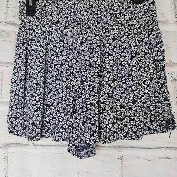 Abercrombie & Fitch Women's Navy Blue White Floral-Print Shorts Size Small - Picture 7 of 13